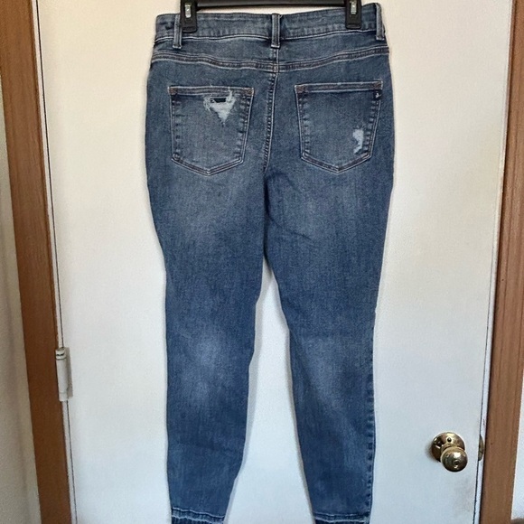 M jeans by Maurice’s high rose stretchy jeggings medium raw hem line distressed - Picture 2 of 9